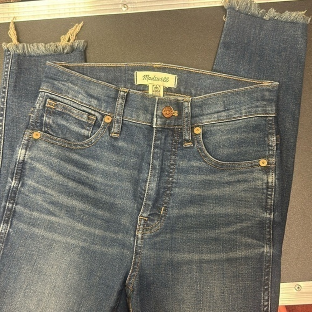 54.  Madewell women’s 10 inch high-rise, skinny frayed hem stretch jeans size 25
